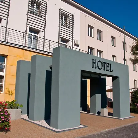 Brojan מלון יאבורזנו